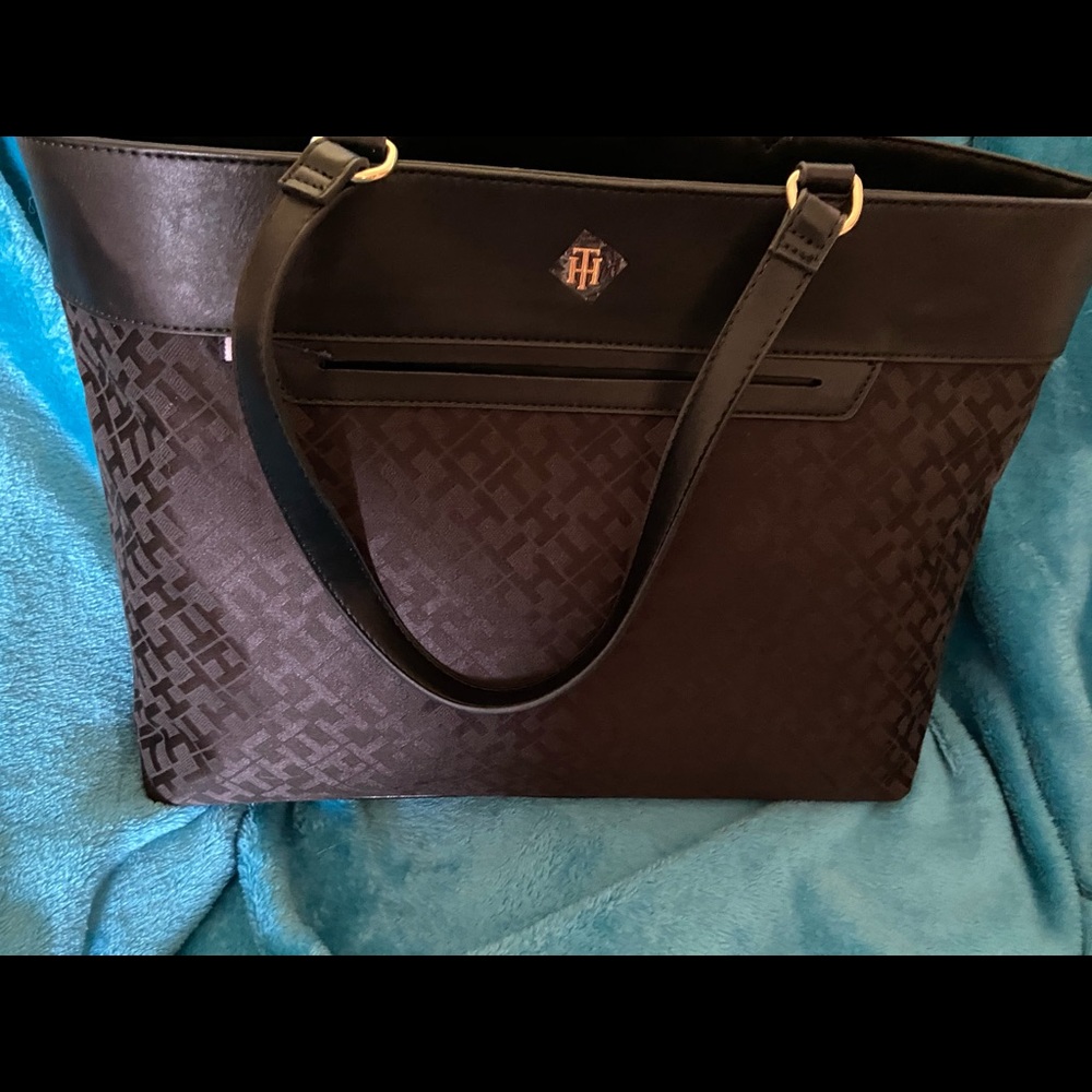 Tommy Hilfiger purse. NWT